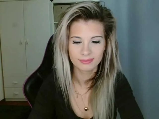 KristineNatural on BongaCams