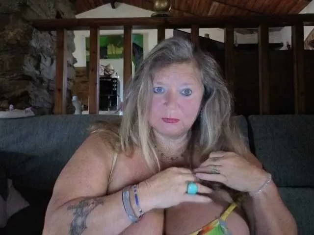 Offline lady-vamp on BongaCams