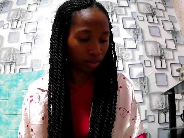 Larah00 on BongaCams