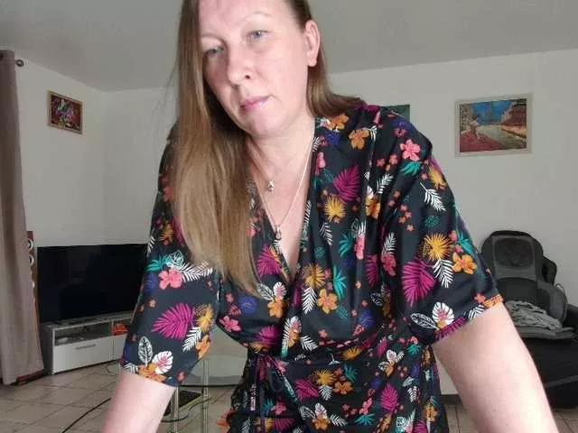 Lelena13 on BongaCams