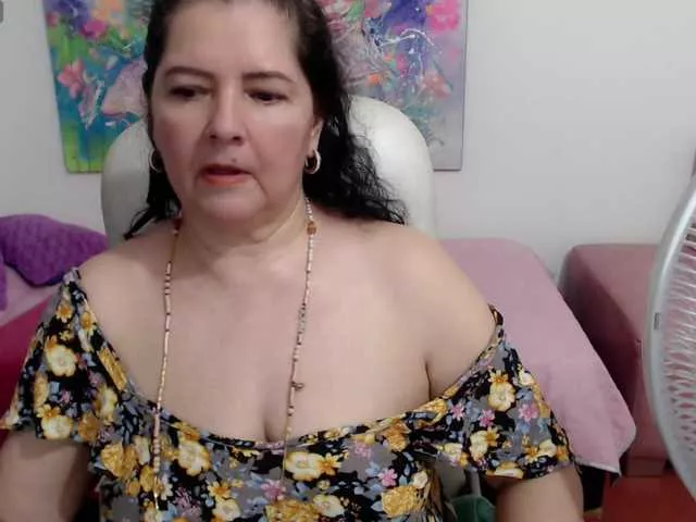 Offline leonela on BongaCams