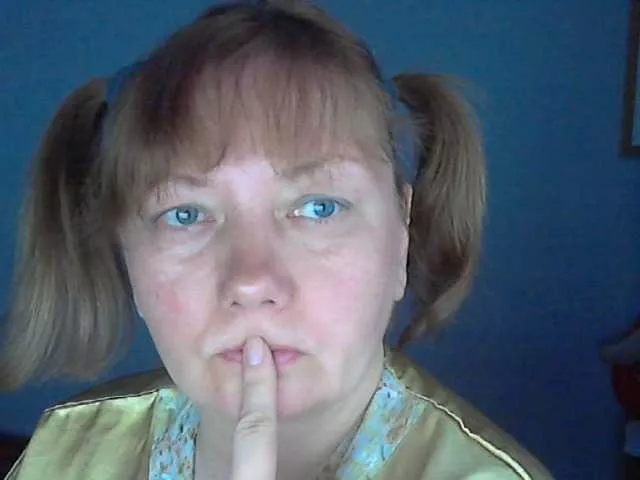 Offline LucyAlexis on BongaCams