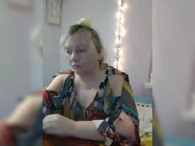 Offline LucyAlexis on BongaCams