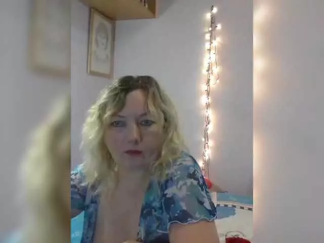 Offline LucyAlexis on BongaCams