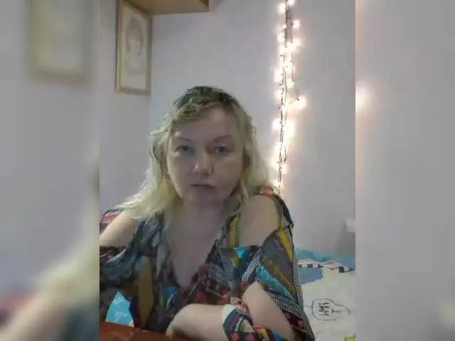 Offline LucyAlexis on BongaCams