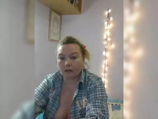 Offline LucyAlexis on BongaCams