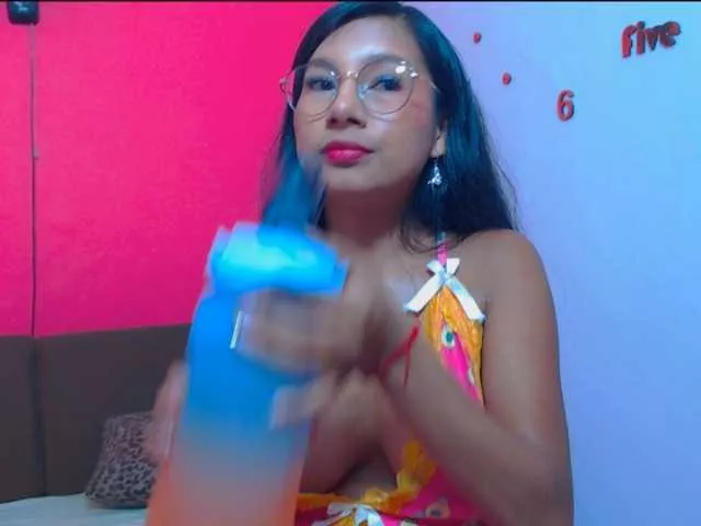 Offline Mady29 on BongaCams