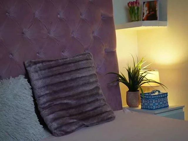 MaiaMini on BongaCams