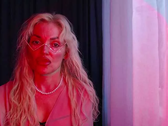 Offline Margo77-1 on BongaCams