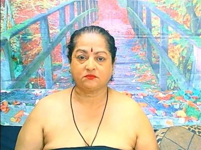 Offline matureindian on BongaCams