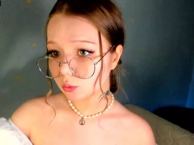 MelMooon on BongaCams