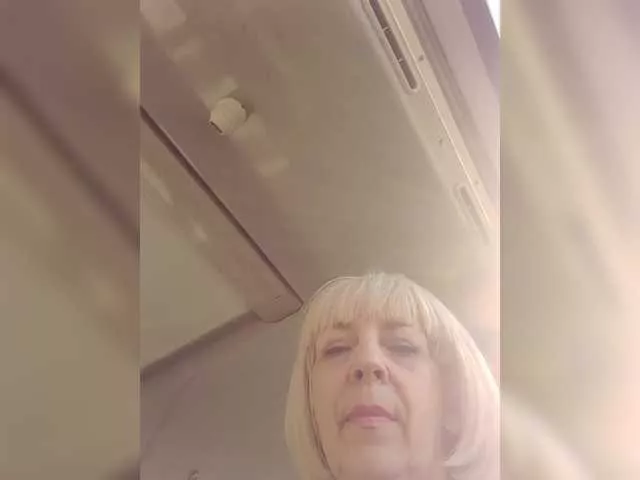 Offline mery8poppins on BongaCams