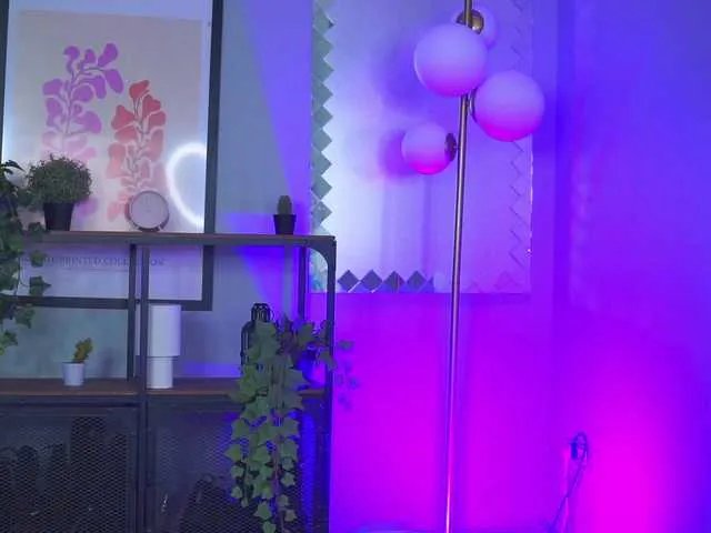 MiraDelynn on BongaCams