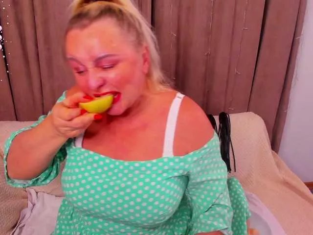 Offline miranda-robinson on BongaCams