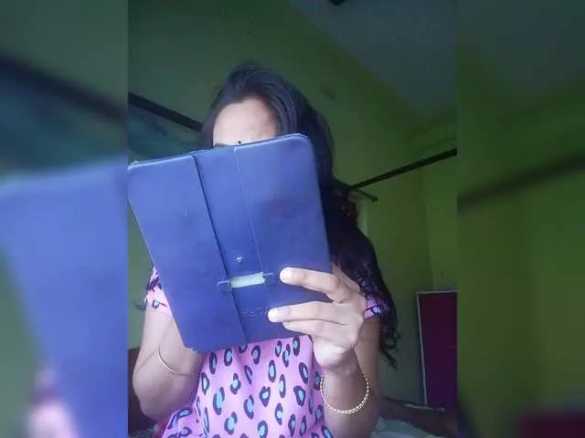 Offline Pakhi on BongaCams