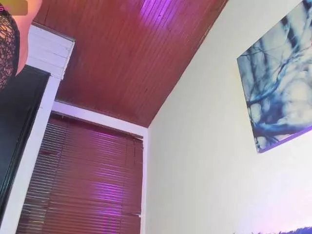 Paola233 on BongaCams