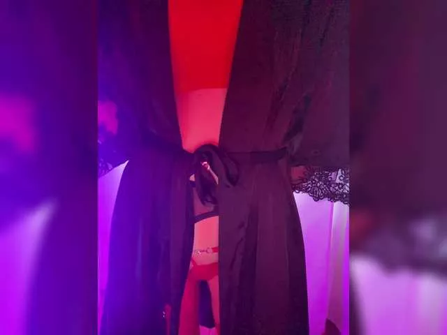 Offline peach-juice on BongaCams