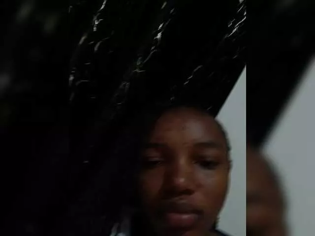 Freechat Petitegoddess on BongaCams