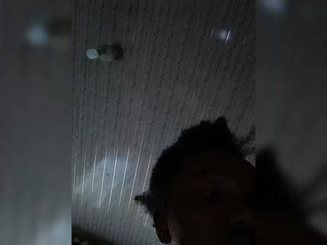 Freechat Petitegoddess on BongaCams