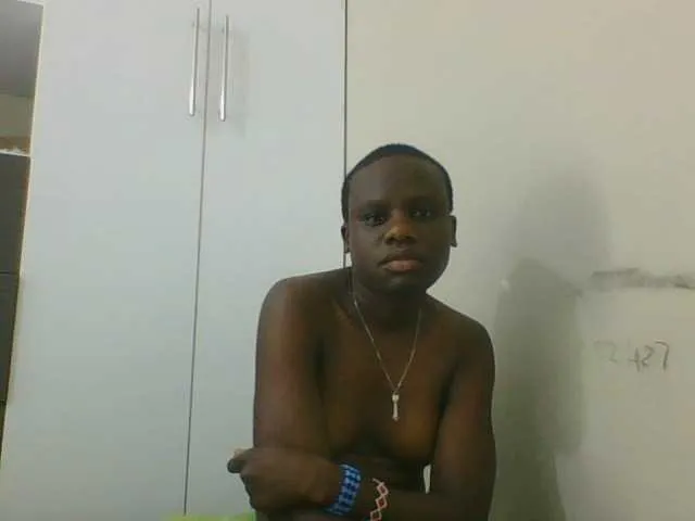 Freechat Petitegoddess on BongaCams