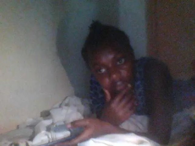 Petitequeenz on BongaCams