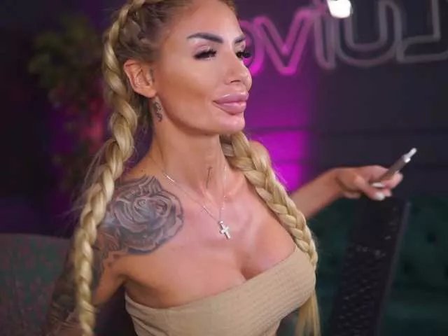 RaquelleVon on BongaCams