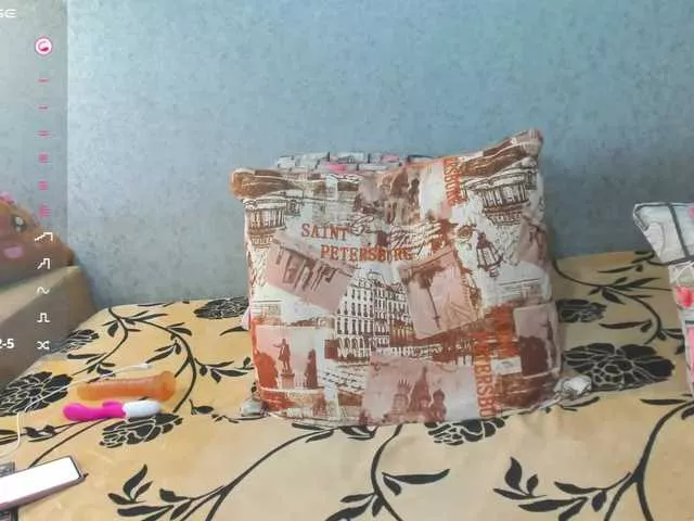 Offline Red-hot-lips on BongaCams