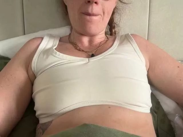 REDHEADROSIE on BongaCams