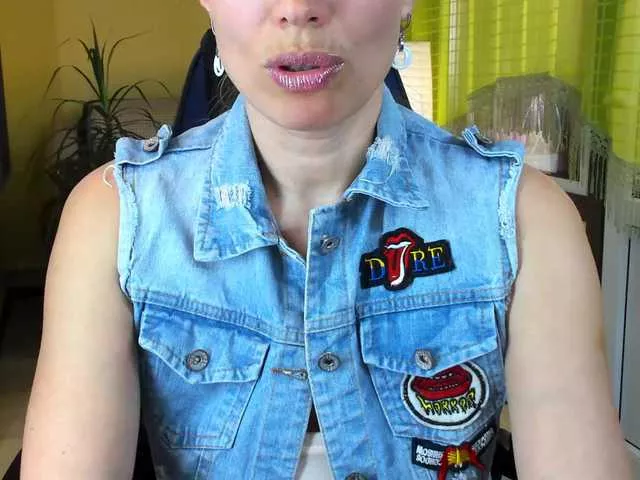 Offline rocsi79 on BongaCams