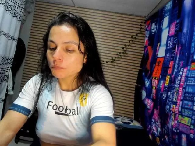 rosse2504 on BongaCams