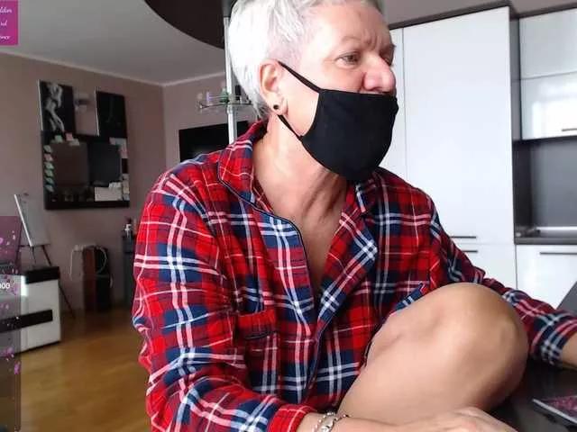 Offline roxana-brooks on BongaCams