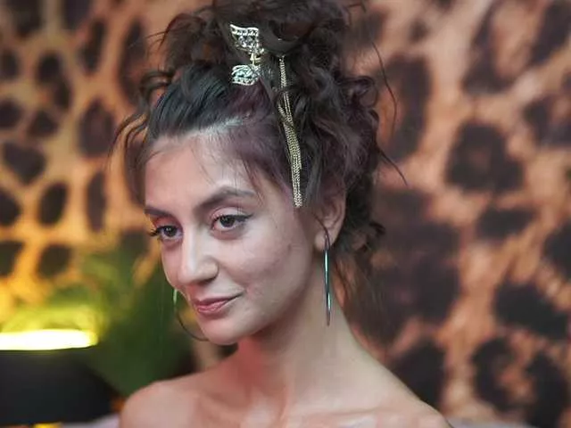 Offline SabrinaHope on BongaCams