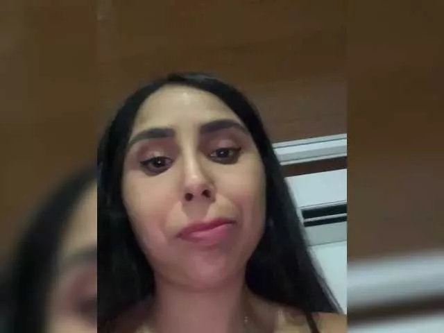 Offline SallyeLeins on BongaCams