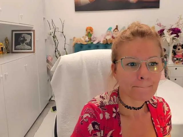 Offline SalomeJade on BongaCams