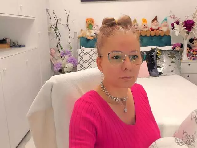 Offline SalomeJade on BongaCams