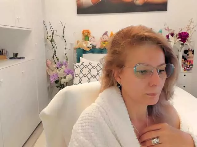 Offline SalomeJade on BongaCams