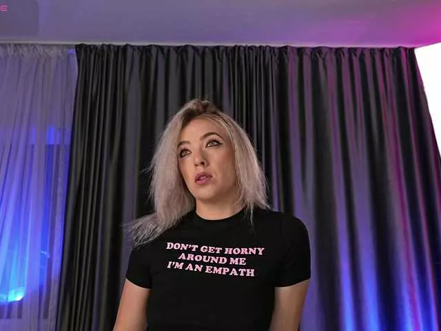 Offline sarahjadore on BongaCams