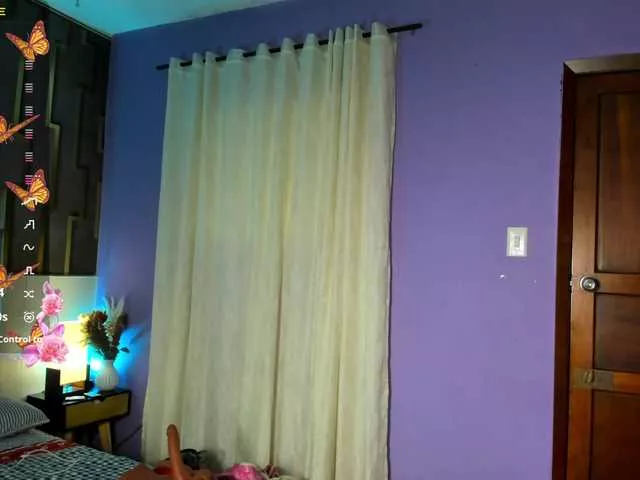 Freechat scarlethit on BongaCams