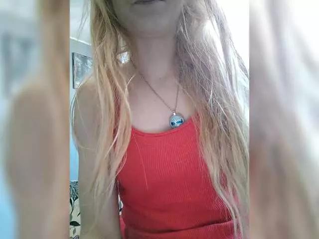 SexyBlondMia on BongaCams