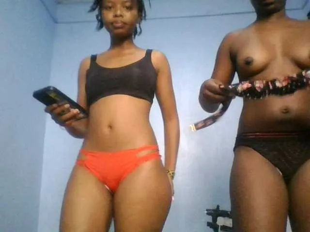 Offline Slutgals2 on BongaCams