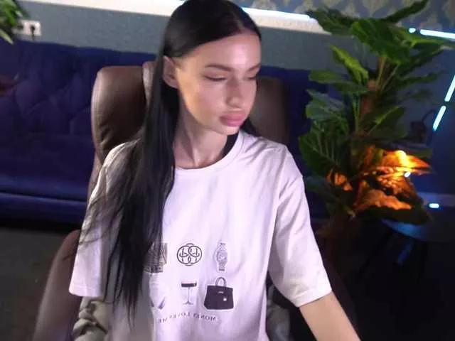 Freechat SnowWhiteee on BongaCams