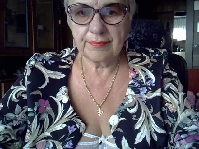 Freechat SweetCherry00 on BongaCams