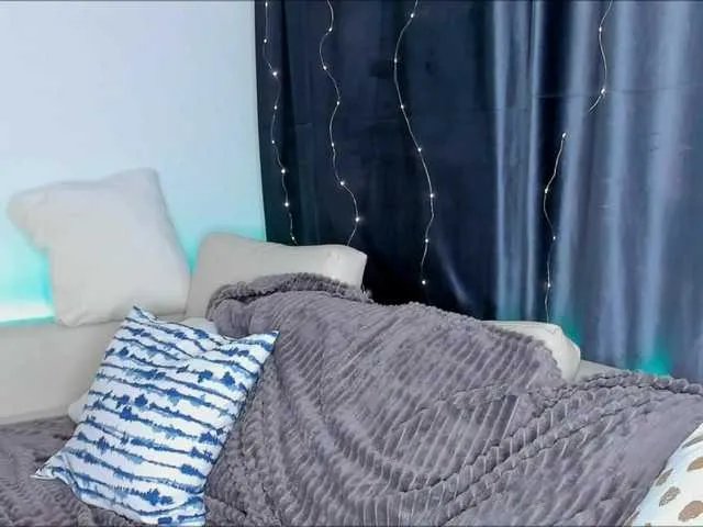 ViollaFoxxy on BongaCams