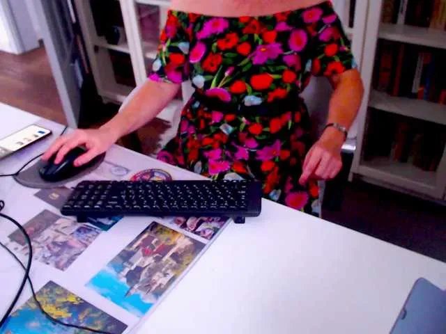 xxangelcatxx — HelloI have something sweet and tempting for you. Will you come in? ***angelina40