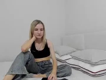 _candybb on Chaturbate