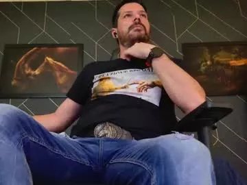 aaronbomer on Chaturbate