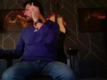 aaronbomer on Chaturbate