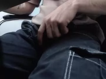 Offline alextwunkk on Chaturbate