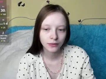 alicehariss — GOAL: stand up [13 tokens remaining] Welcome to my room!  #teen #pvt #feet #pregnant #18