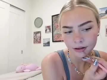 ariah_is_blonde